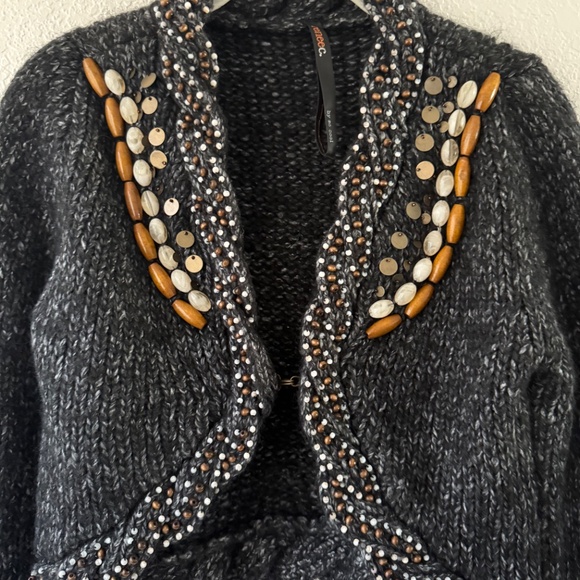 renee c. Gray beaded Mohair Wool Blend Cropped Bell Sleeve Sweater Size L - Picture 3 of 13